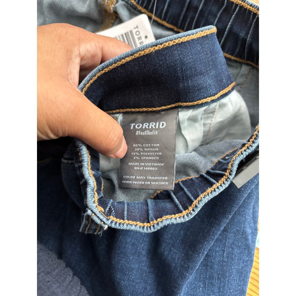 Torrid Weekend Boyfriend Mid Rise Jeans Size 6 Short Axis Pull On Drawstring NWT - Picture 7 of 9